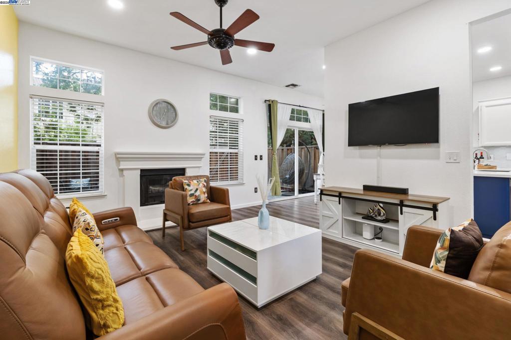 Residential for sale at 4052 Ghiotti Ct, Pleasanton CA featuring 2 beds and 3 baths