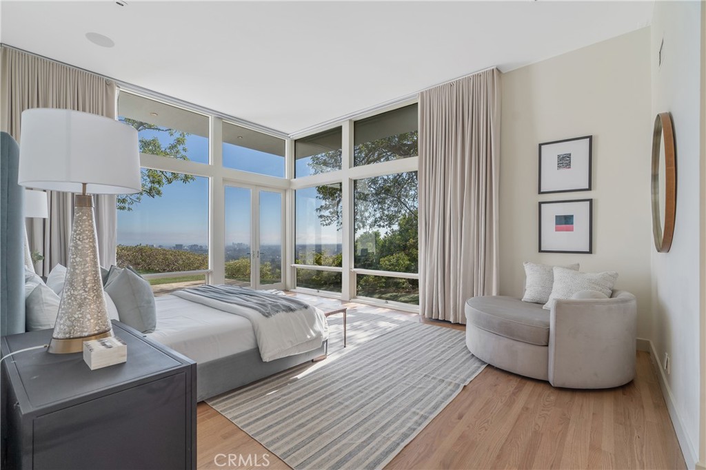 Residential Lease for rent at 1436 Summitridge Drive, Beverly Hills CA featuring 4 beds and 6 baths