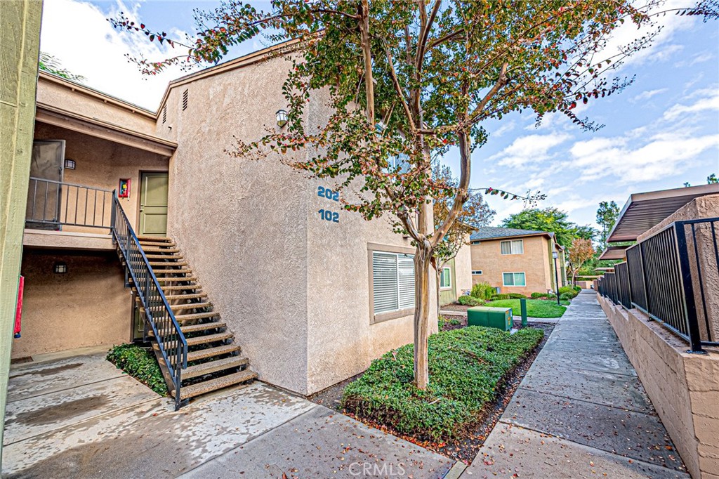 Residential for sale at 2608 avenida del vista, Corona CA featuring 1 bed and 1 bath