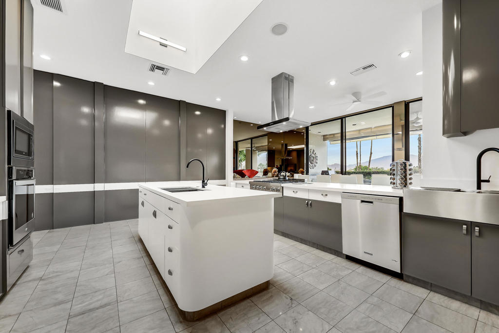 Residential Lease for rent at 71000 Los Altos Court, Rancho Mirage CA featuring 3 beds and 4 baths