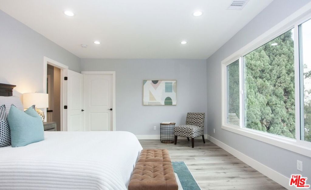 Residential for sale at 433 S Wilton Place, Los Angeles CA featuring 6 beds and 4 baths