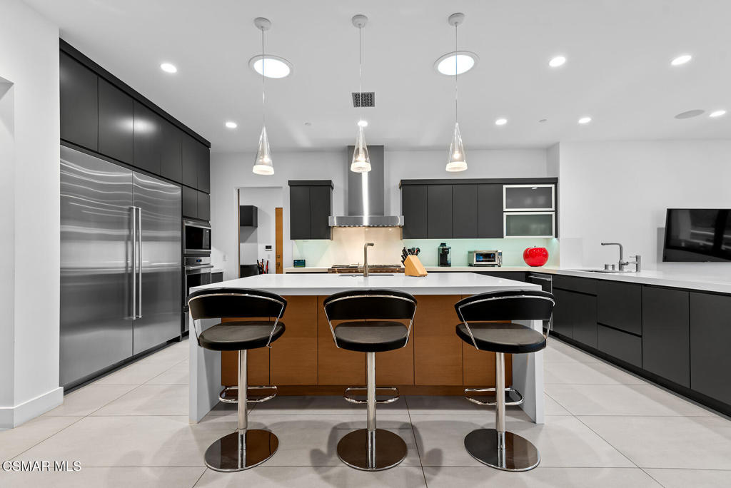 Residential for sale at 2786 Queens Garden Drive, Thousand Oaks CA featuring 4 beds and 6 baths