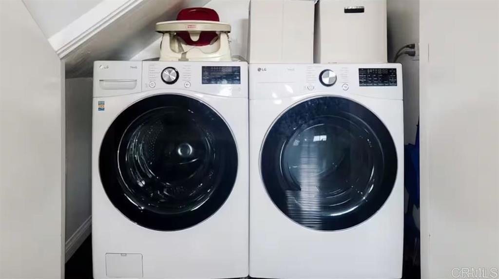 Residential Lease for rent at 1145 Emerald St Rear (alley), San Diego CA featuring 2 beds and 2 baths