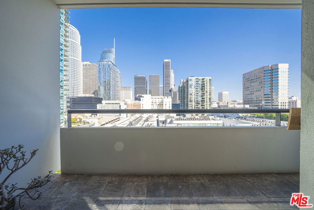 Residential for sale at 600 W 9th Street 1502, Los Angeles CA featuring 2 beds and 2 baths