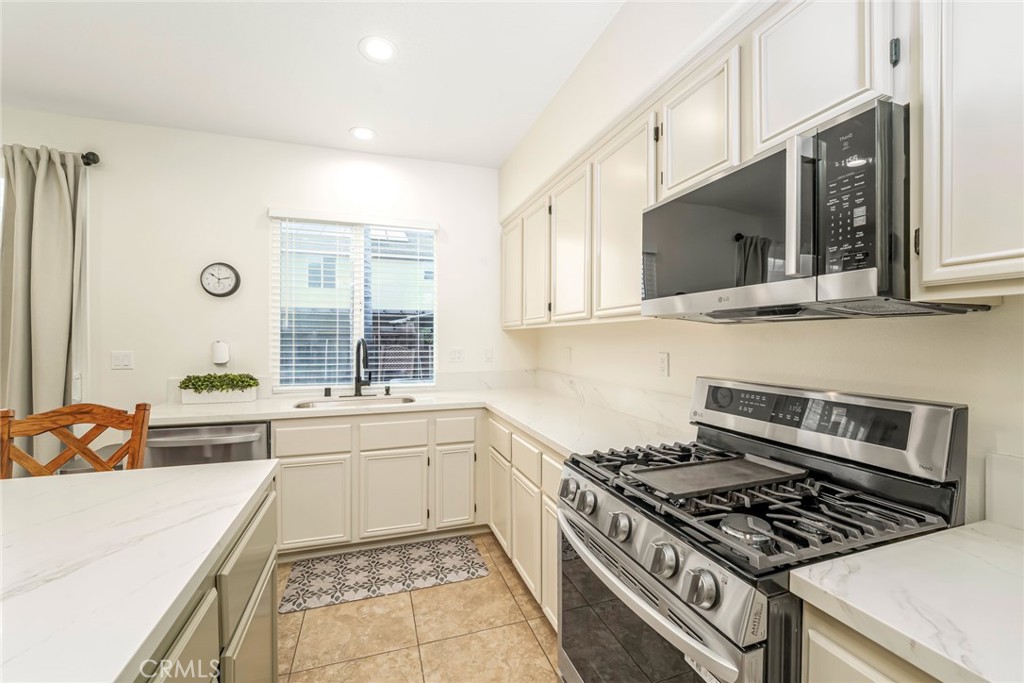 Residential for sale at 476 Peregrine Ln, San Jacinto CA featuring 5 beds and 4 baths