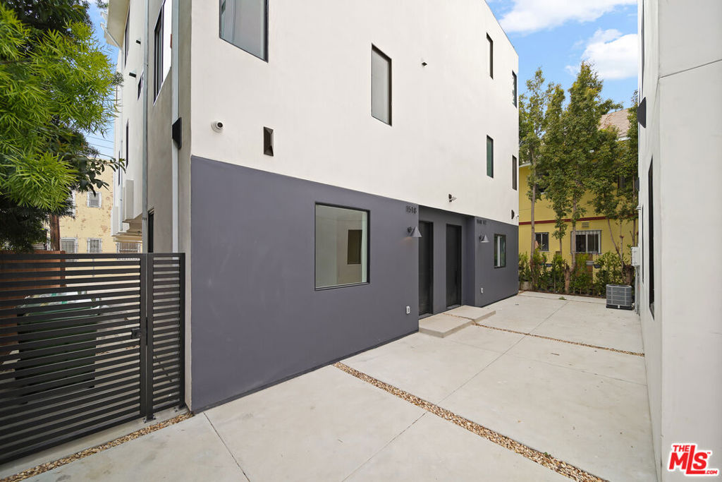 Residential Income for sale at 1518 Magnolia Avenue, Los Angeles CA featuring 18 beds and 18 baths