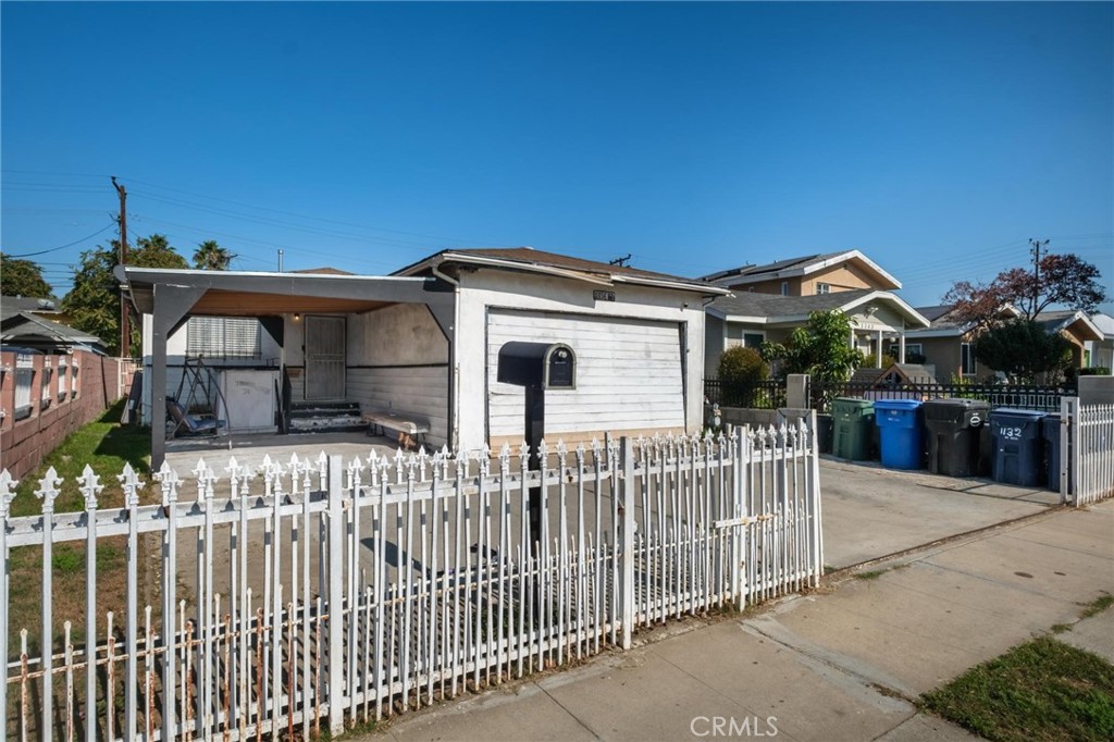 Residential Income for sale at 1139 E 82nd, Los Angeles CA