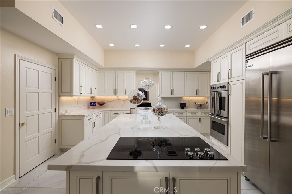 Residential for sale at 25761 HIGHPLAINS, Laguna Hills CA featuring 5 beds and 6 baths