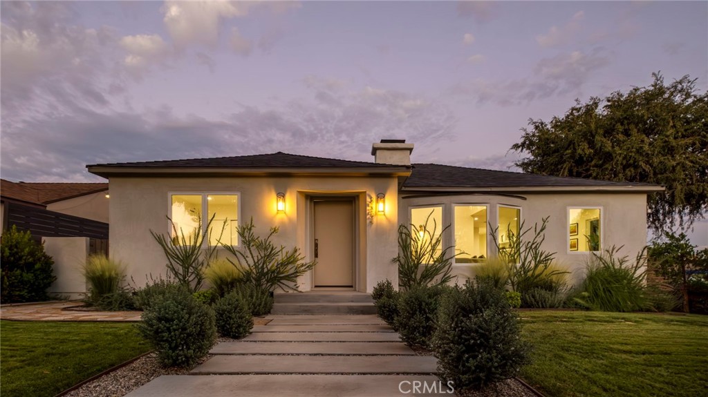 Residential for sale at 3554 S Sycamore, Los Angeles CA featuring 3 beds and 2 baths