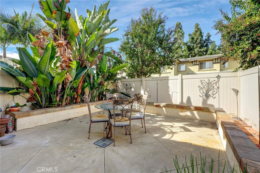 Residential for sale at 9 Mosaic, Aliso Viejo CA featuring 2 beds and 3 baths