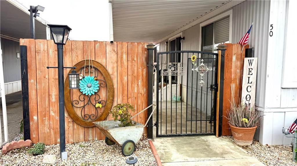 Manufactured In Park for sale at 25521 Lincoln Avenue 50, Hemet CA featuring 2 beds and 2 baths