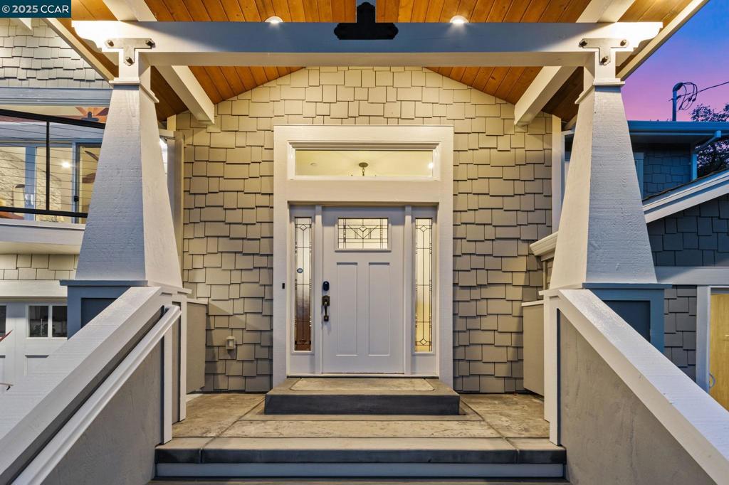 Residential for sale at 961 Oak View Cir, Lafayette CA featuring 5 beds and 5 baths