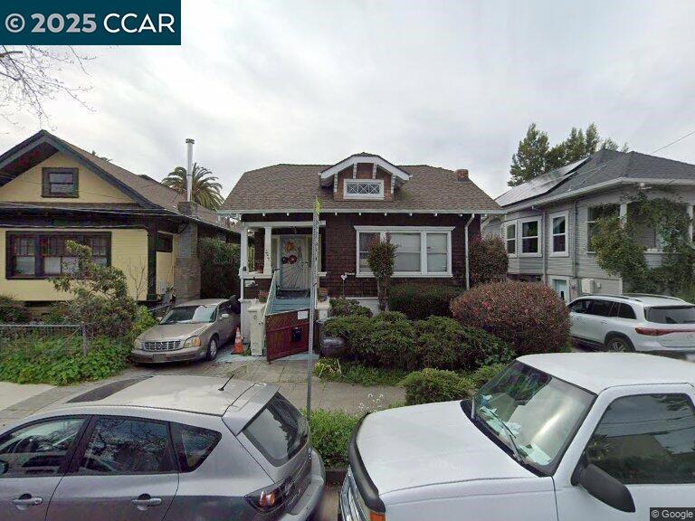 Residential for sale at 2926 Ellis St, Berkeley CA featuring 3 beds and 1 bath