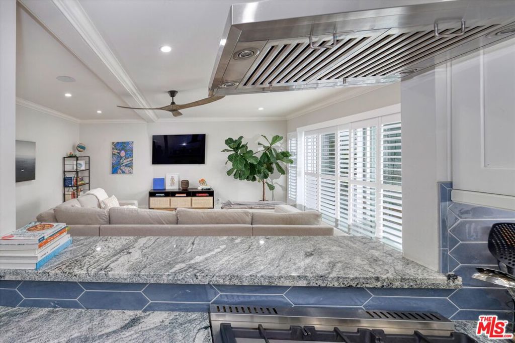 Residential for sale at 2021 California Avenue 20, Santa Monica CA featuring 2 beds and 2 baths
