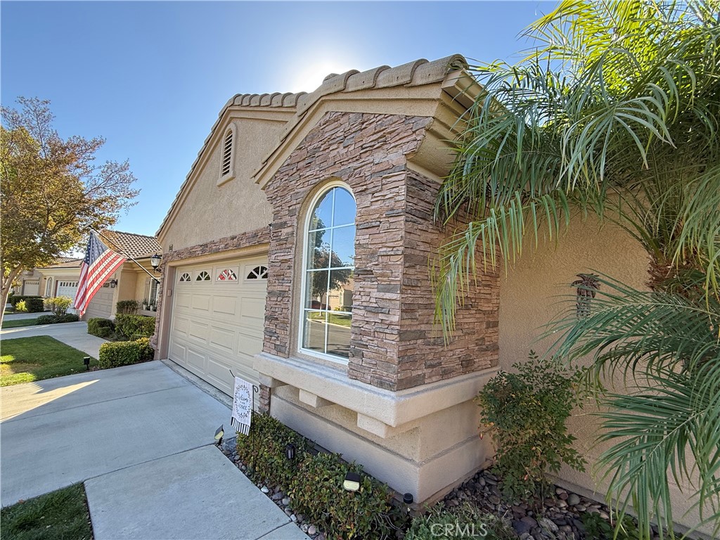 Residential for sale at 40329 Via Marisa, Murrieta CA featuring 3 beds and 2 baths