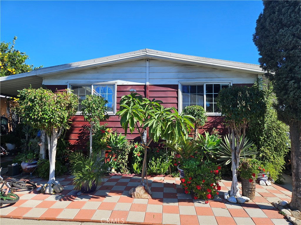 Manufactured In Park for sale at 17400 Valley 74, Fontana CA featuring 3 beds and 2 baths