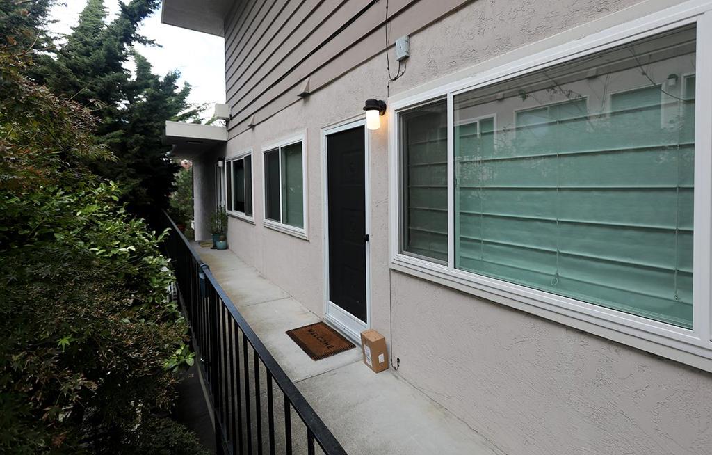 Residential for sale at 1124 Hollywood Avenue 3, Oakland CA featuring 1 bed and 1 bath