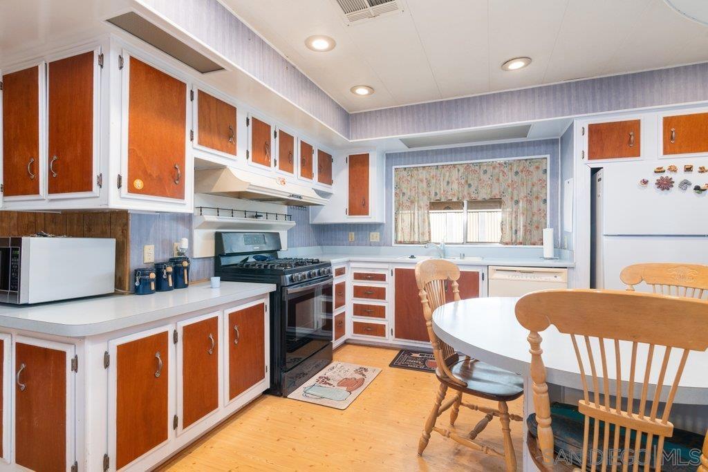 Manufactured In Park for sale at 5001 W Florida Avenue 32, Hemet CA featuring 2 beds and 2 baths