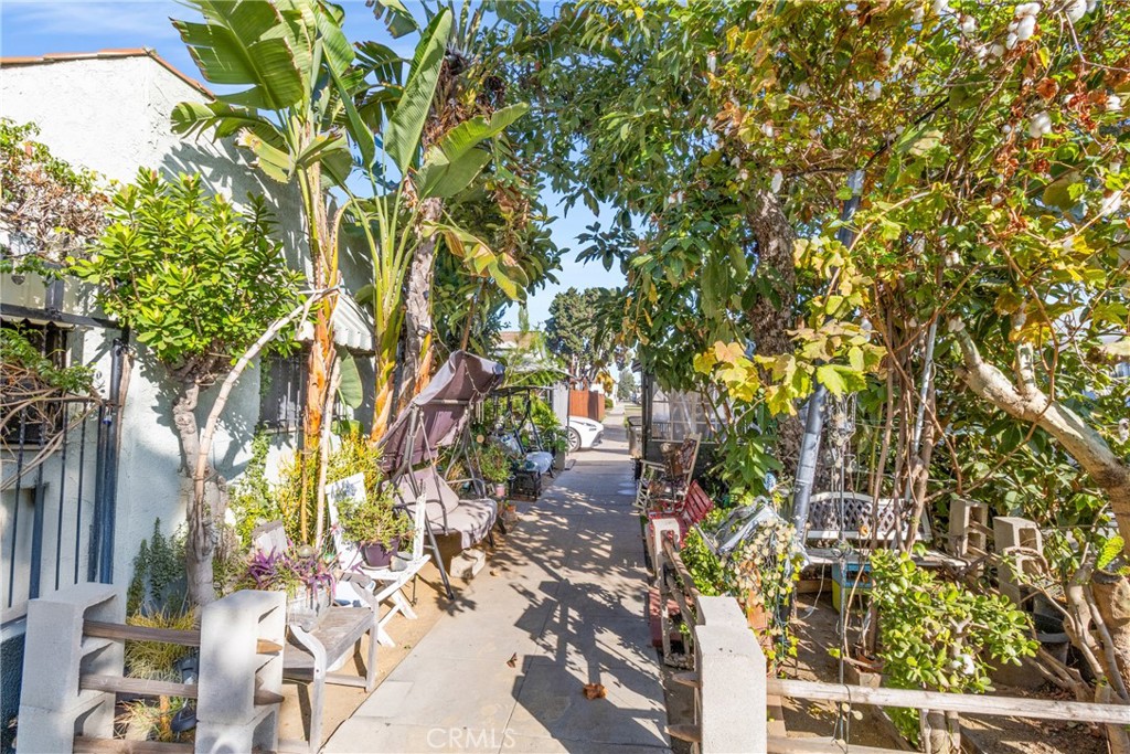 Residential for sale at 5211 Halldale, Los Angeles CA featuring 2 beds and 1 bath