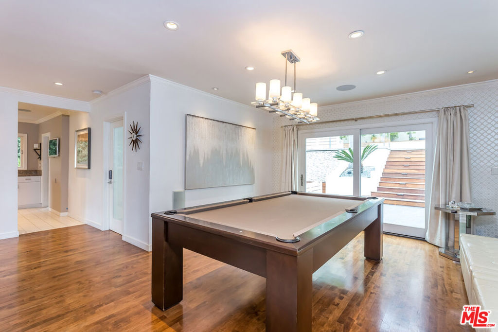 Residential Lease for rent at 1321 Londonderry Place, Los Angeles CA featuring 3 beds and 3 baths