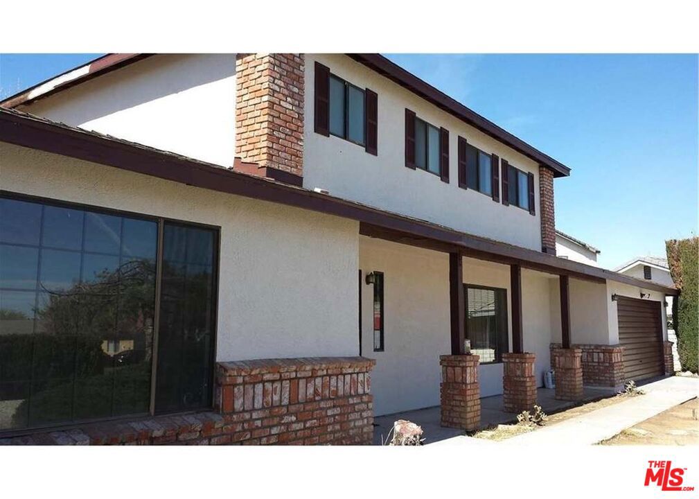 Residential Lease for rent at 12780 Amberwood Lane, Victorville CA featuring 5 beds and 3 baths