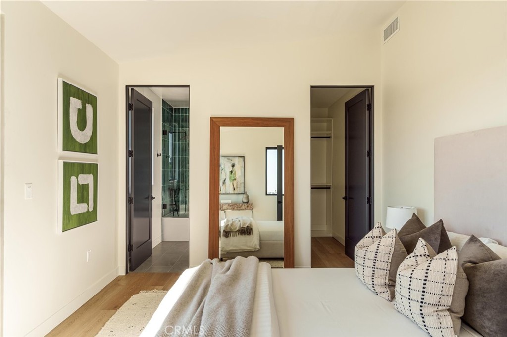 Residential for sale at 5441 Blackwelder, Los Angeles CA featuring 3 beds and 4 baths