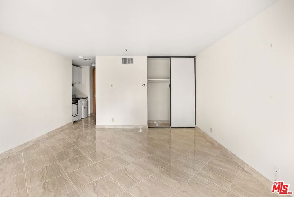 Residential for sale at 10560 Wilshire Boulevard 205, Los Angeles CA and 1 bath