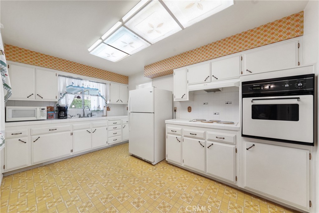 Residential for sale at 29130 Prestwick, Menifee CA featuring 3 beds and 2 baths