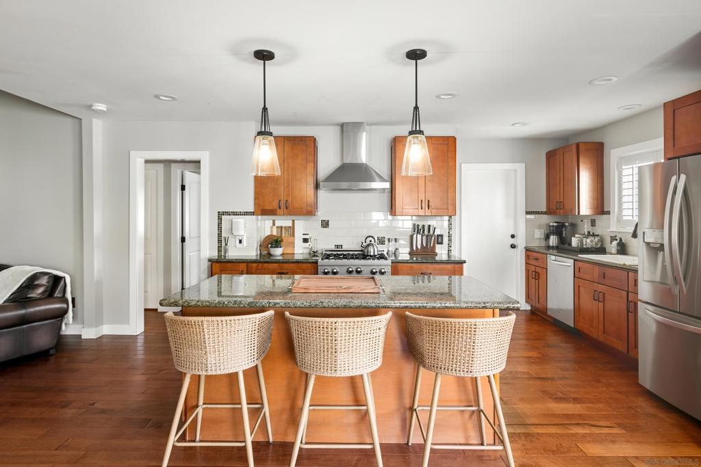 Residential Lease for rent at 1865 Mission Cliff Drive, San Diego CA featuring 3 beds and 2 baths