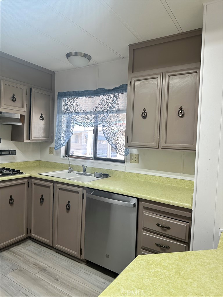 Manufactured In Park for sale at 881 N Lake N 301, Hemet CA featuring 2 beds and 2 baths