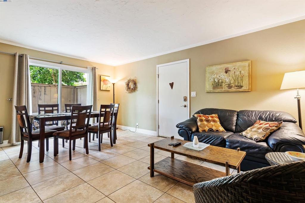 Residential Lease for rent at 385 Camelback Rd, Pleasant Hill CA featuring 1 bed and 1 bath