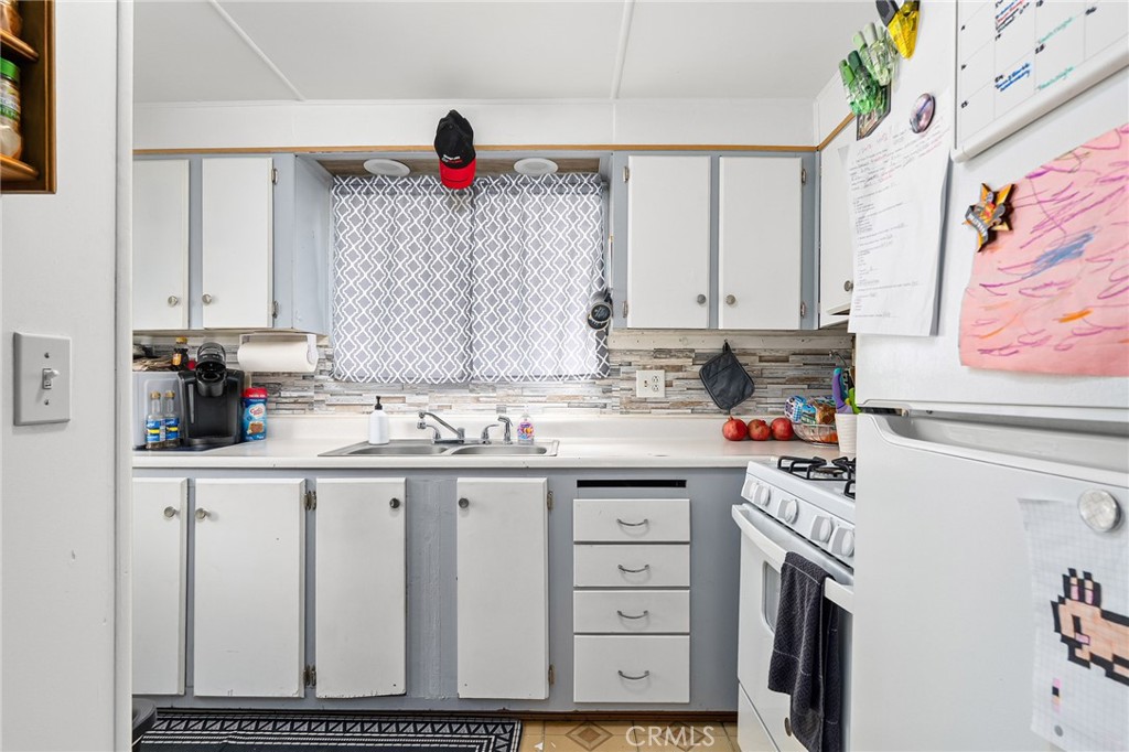 Manufactured In Park for sale at 3156 Esplanade 207, Chico CA featuring 2 beds and 1 bath