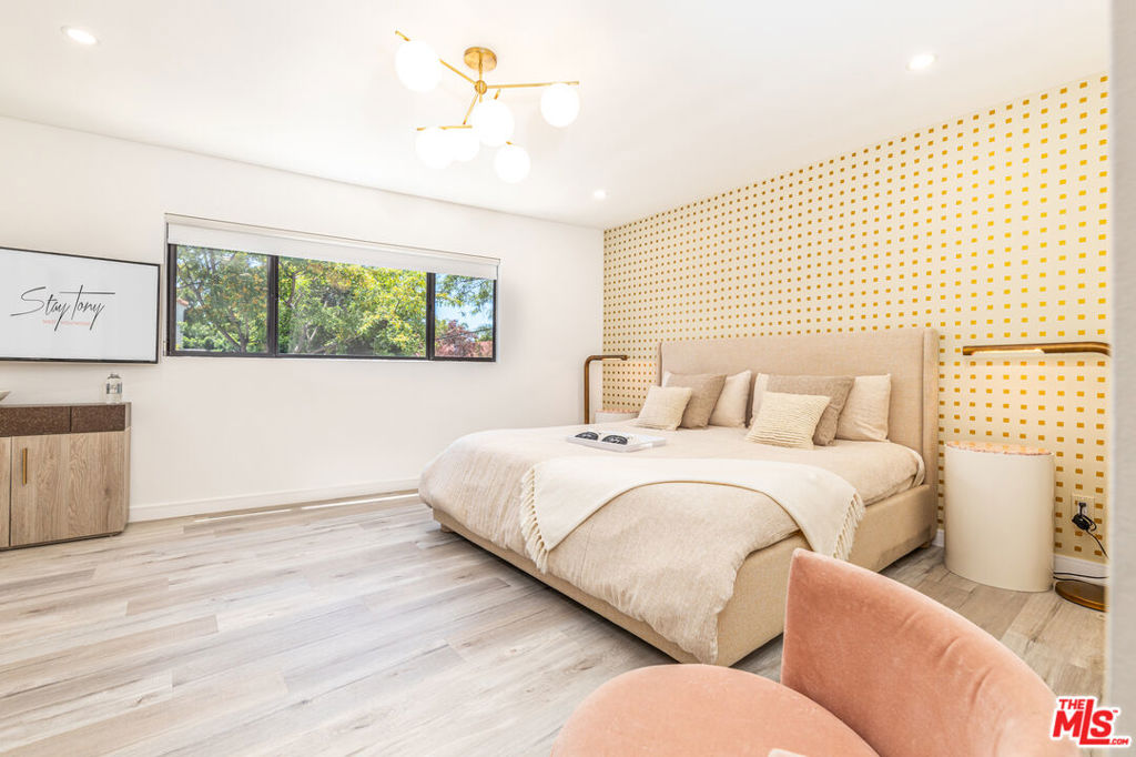 Residential Lease for rent at 8911 Cynthia Street 7, West Hollywood CA featuring 1 bed and 1 bath