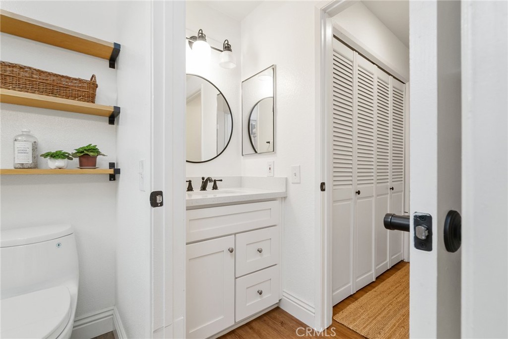 Residential for sale at 16 Abbey, Aliso Viejo CA featuring 2 beds and 1 bath