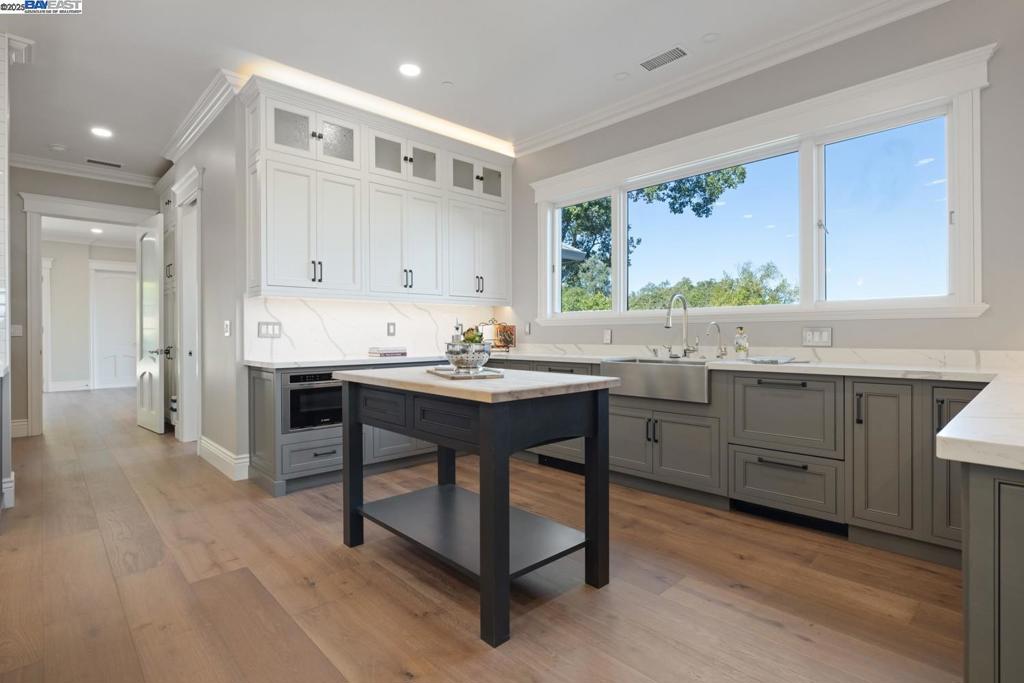 Residential for sale at 700 Clipper Hill, Danville CA featuring 6 beds and 6 baths