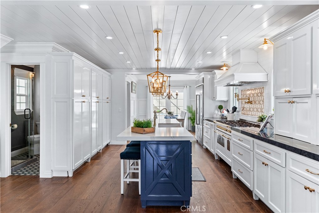 Residential Lease for rent at 208 Indianapolis, Huntington Beach CA featuring 5 beds and 5 baths