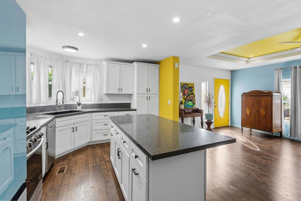 Manufactured In Park for sale at 315 Kona Lane, Palm Springs CA featuring 2 beds and 2 baths