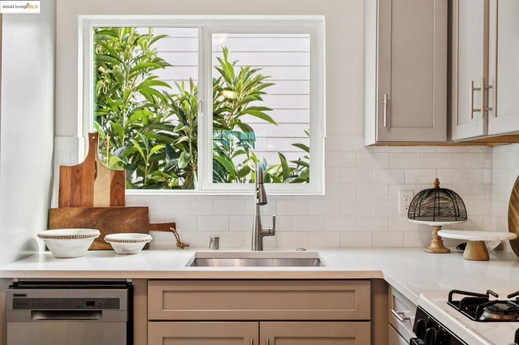 Residential for sale at 1420 E 33rd St, Oakland CA featuring 3 beds and 1 bath