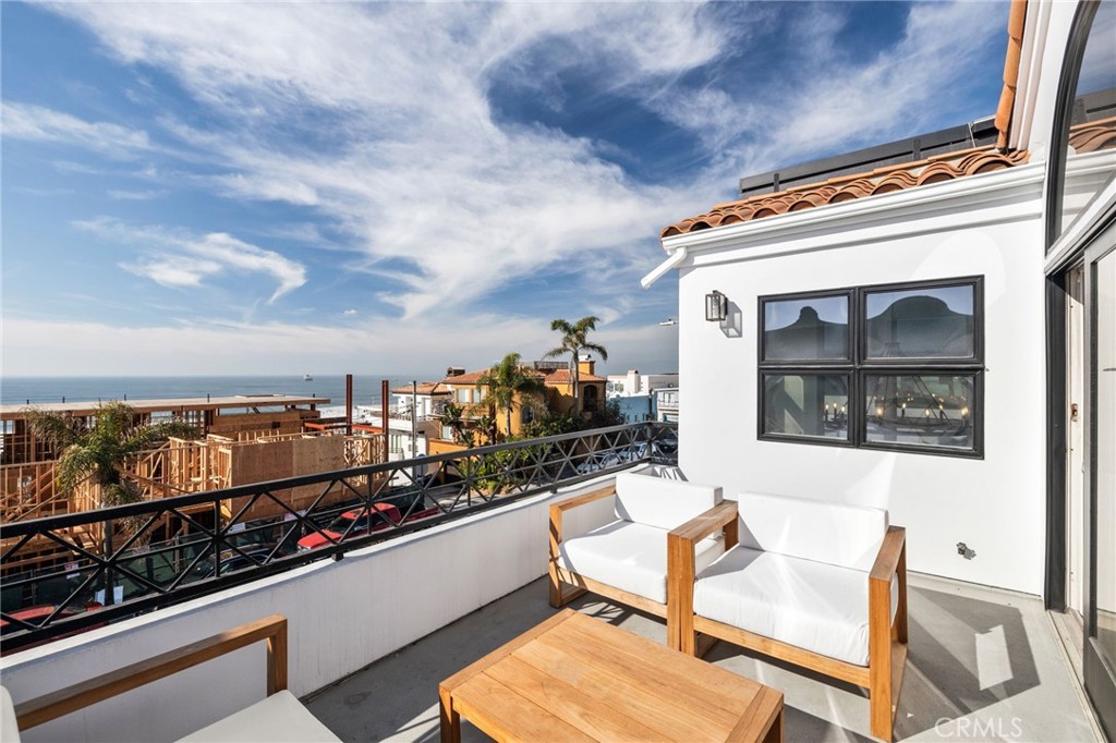Residential Lease for rent at 4104 Highland, Manhattan Beach CA featuring 3 beds and 4 baths