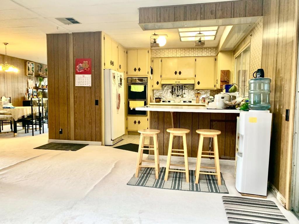 Manufactured In Park for sale at 102 Quail Hollow Drive, San Jose CA featuring 2 beds and 2 baths