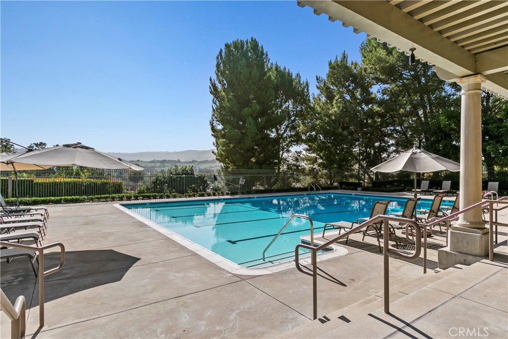 Residential Lease for rent at 51 Rainbow, Irvine CA featuring 2 beds and 2 baths