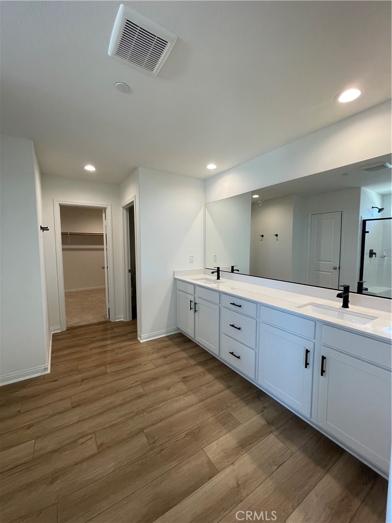 Residential Lease for rent at 21518 Milam, Riverside CA featuring 5 beds and 3 baths