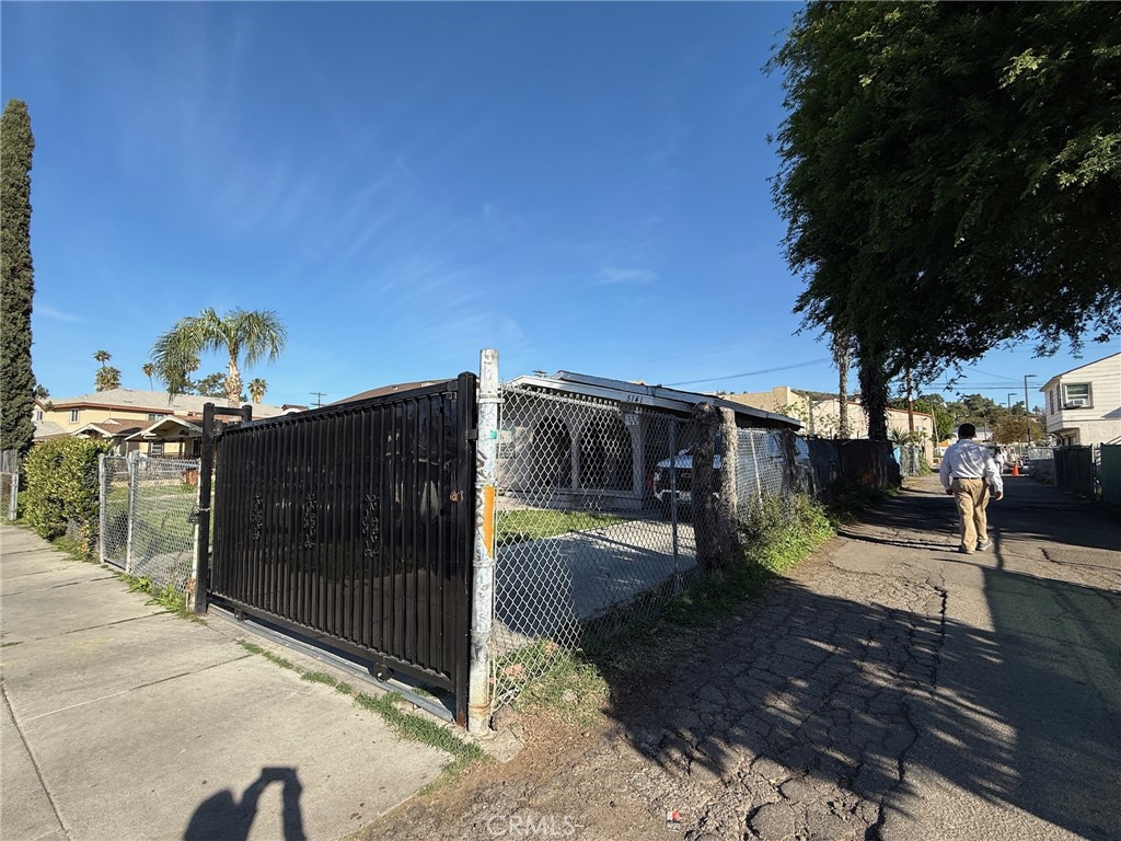 Residential for sale at 5141 Oakland, Los Angeles CA featuring 4 beds and 3 baths
