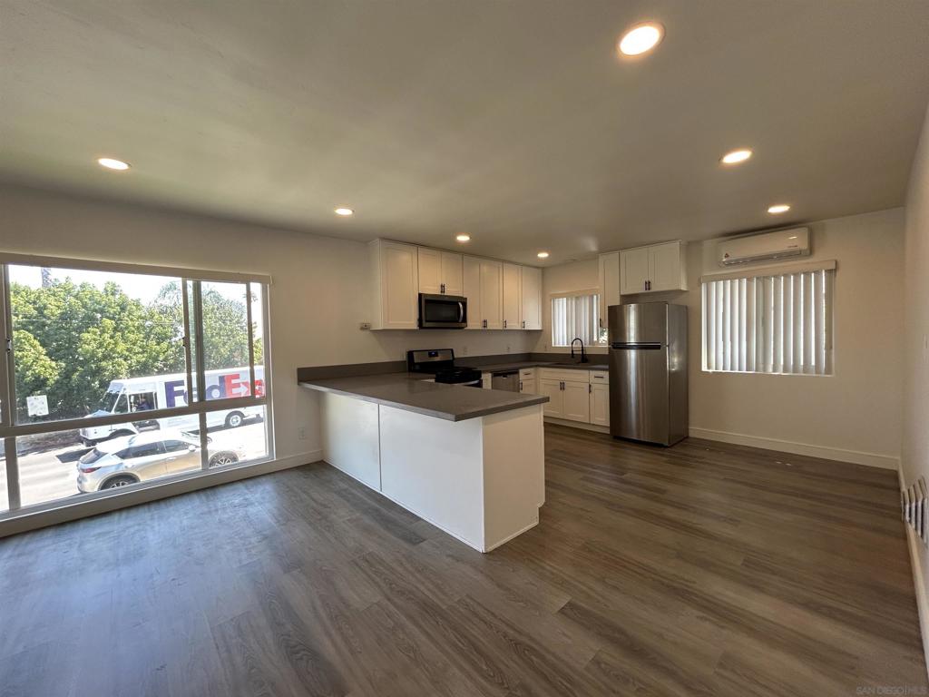 Residential Lease for rent at 2006 Diamond St 12, San Diego CA featuring 1 bed and 1 bath