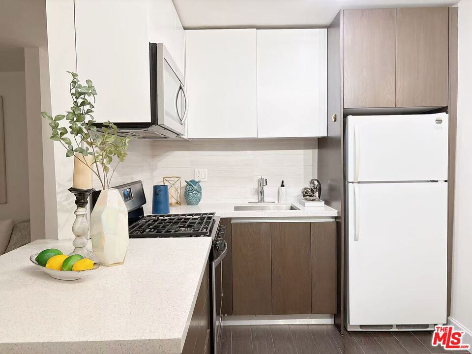 Residential Income for sale at 1250 W 37th Street, Los Angeles CA featuring 18 beds and 9 baths