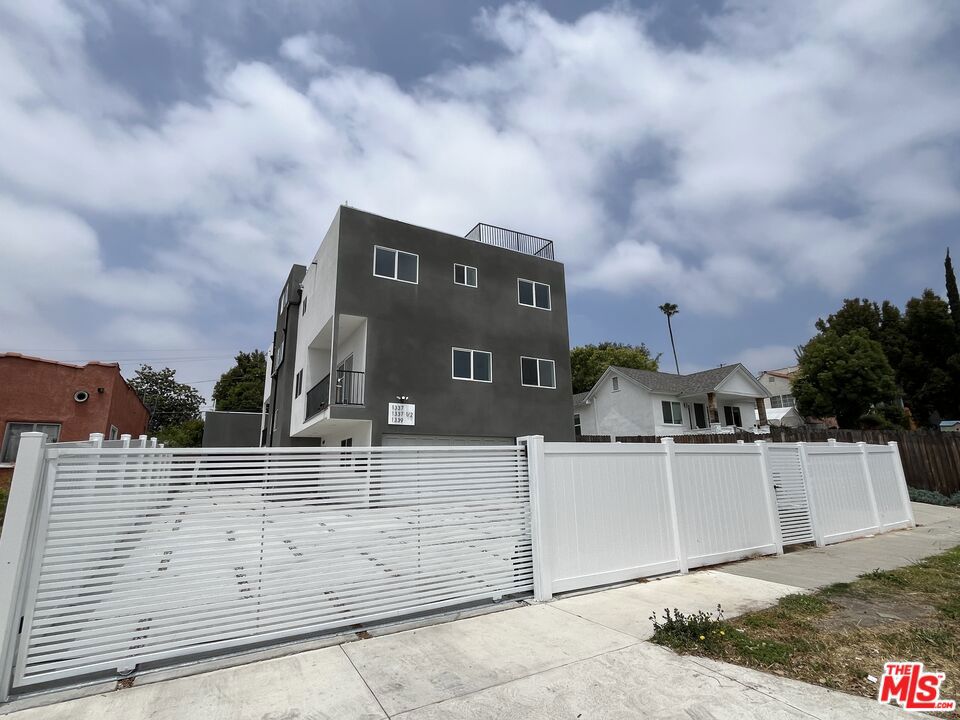 Residential Income for sale at 1337 S Hudson Avenue, Los Angeles CA featuring 10 beds and 10 baths