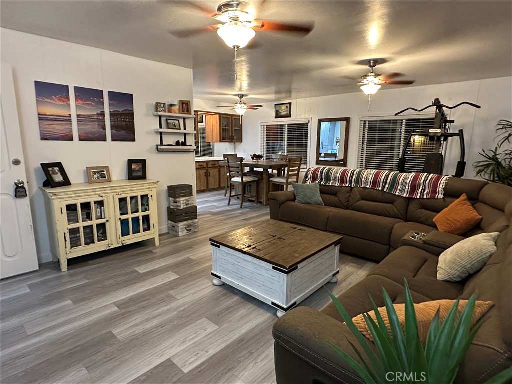 Manufactured In Park for sale at , Hemet CA featuring 2 beds and 2 baths