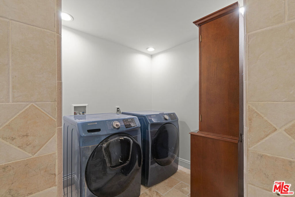 Residential Lease for rent at 4112 Old Topanga Canyon Road UNIT B, Calabasas CA featuring 1 bed and 1 bath