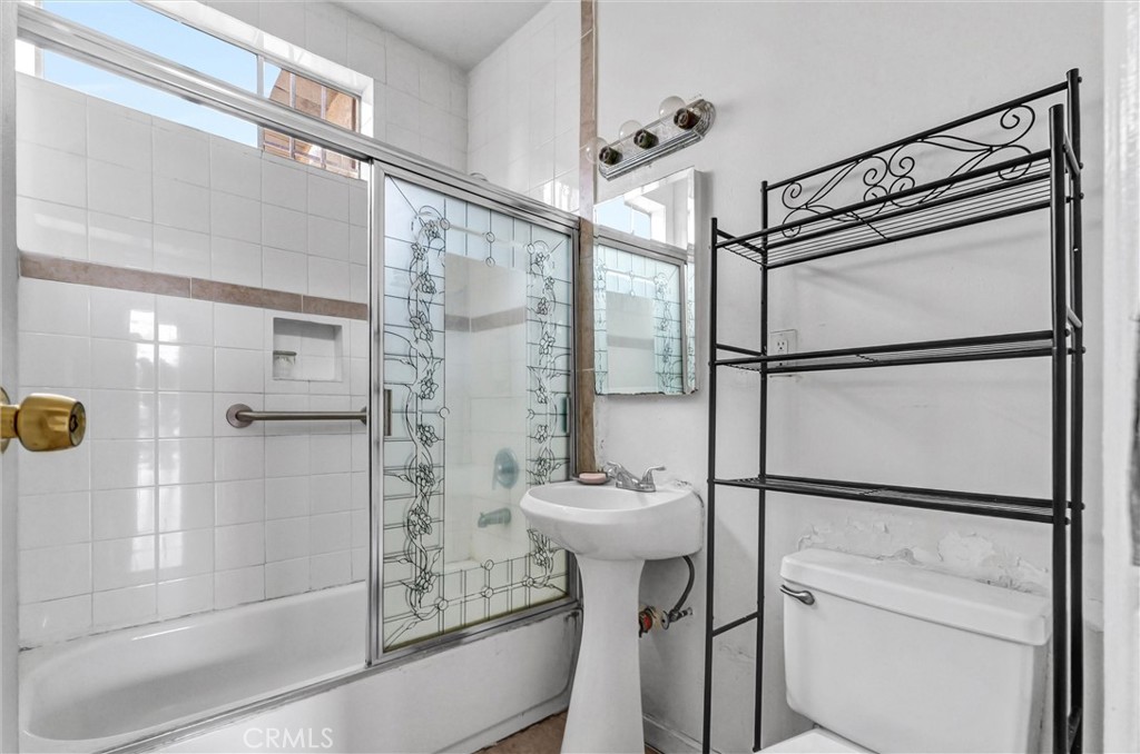 Residential Income for sale at 2112 S Burnside Avenue, Los Angeles CA