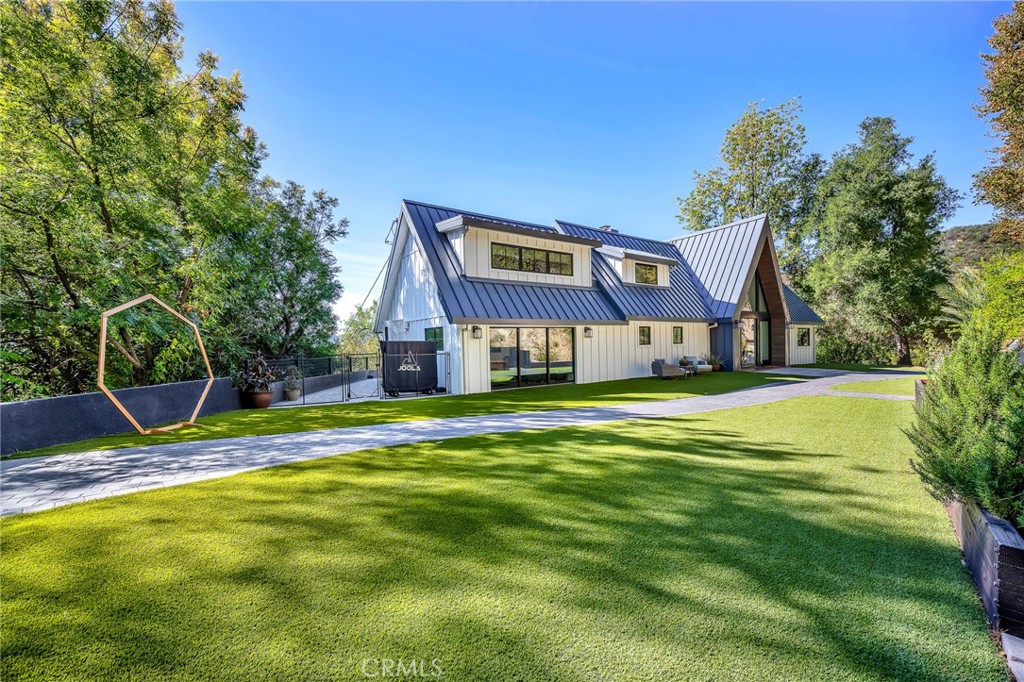 Residential Lease for rent at 24301 Sylvan Glen, Calabasas CA featuring 4 beds and 4 baths